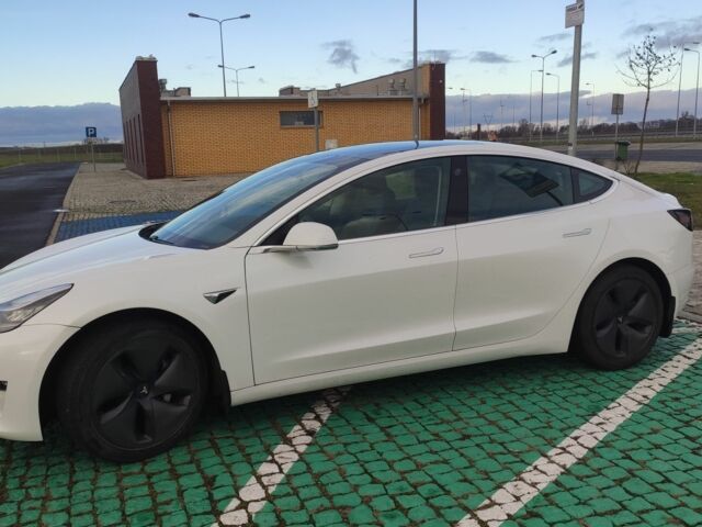 Белый Тесла Модель 3, объемом двигателя 0 л и пробегом 51 тыс. км за 16000 $, фото 9 на Automoto.ua