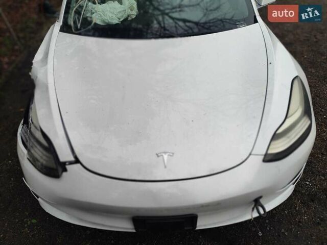 Белый Тесла Модель 3, объемом двигателя 0 л и пробегом 67 тыс. км за 9300 $, фото 2 на Automoto.ua