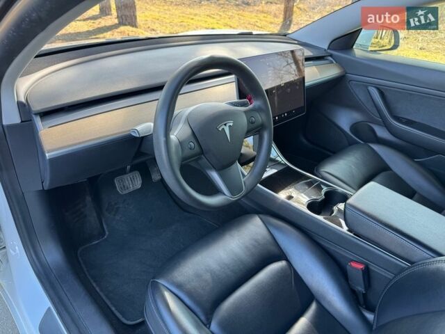 Белый Тесла Модель 3, объемом двигателя 0 л и пробегом 93 тыс. км за 13999 $, фото 12 на Automoto.ua