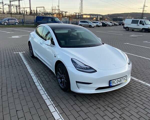 Белый Тесла Модель 3, объемом двигателя 0 л и пробегом 101 тыс. км за 19400 $, фото 3 на Automoto.ua