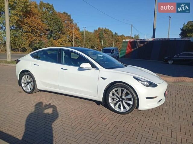 Тесла Модель 3 2020 в Луцке на Automoto.ua Белый Тесла Модель 3, объемом двигателя 0 л и пробегом 70 тыс. км за 17999 $, фото 4 на Automoto.ua