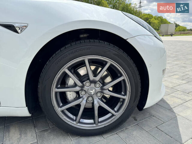 Білий Тесла Модель 3, об'ємом двигуна 0 л та пробігом 107 тис. км за 14900 $, фото 14 на Automoto.ua