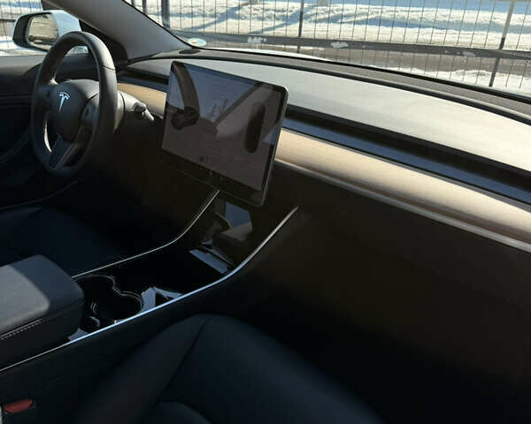 Білий Тесла Модель 3, об'ємом двигуна 0 л та пробігом 117 тис. км за 16500 $, фото 5 на Automoto.ua