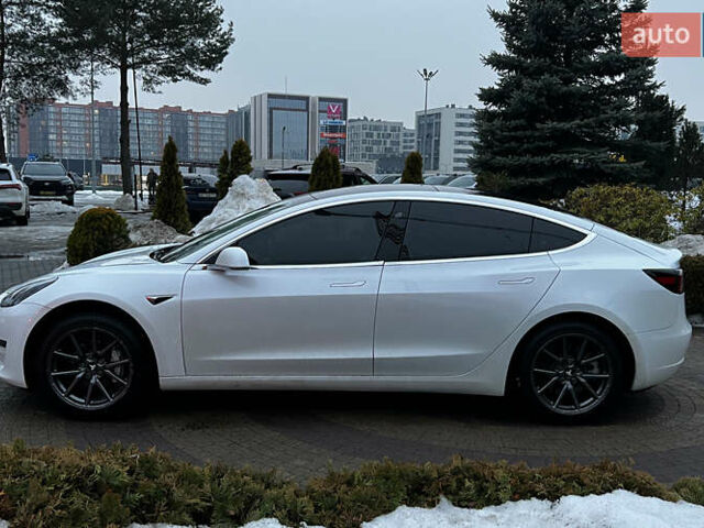 Белый Тесла Модель 3, объемом двигателя 0 л и пробегом 106 тыс. км за 19999 $, фото 3 на Automoto.ua