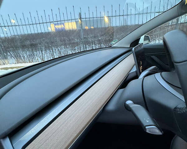 Белый Тесла Модель 3, объемом двигателя 0 л и пробегом 55 тыс. км за 33600 $, фото 16 на Automoto.ua
