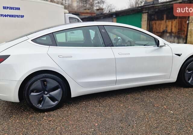 Белый Тесла Модель 3, объемом двигателя 0 л и пробегом 142 тыс. км за 17300 $, фото 26 на Automoto.ua