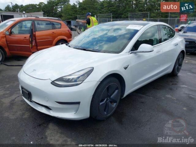 Белый Тесла Модель 3, объемом двигателя 0 л и пробегом 124 тыс. км за 18500 $, фото 10 на Automoto.ua