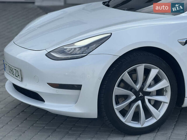 Белый Тесла Модель 3, объемом двигателя 0 л и пробегом 70 тыс. км за 15500 $, фото 11 на Automoto.ua