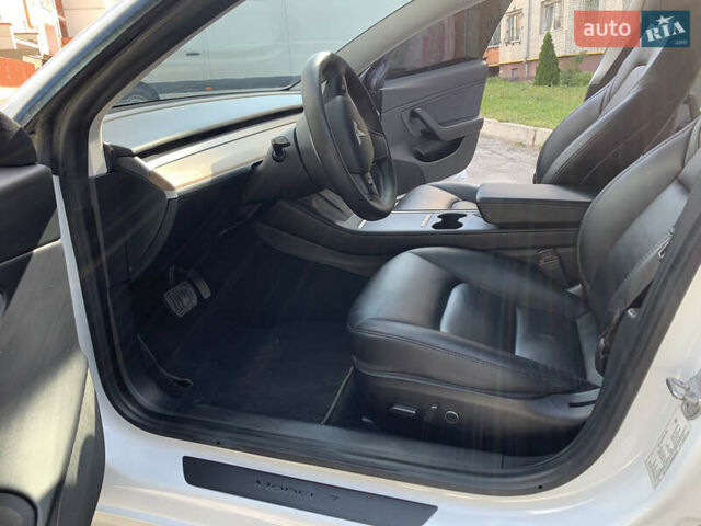 Белый Тесла Модель 3, объемом двигателя 0 л и пробегом 99 тыс. км за 20000 $, фото 10 на Automoto.ua