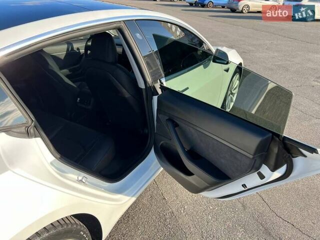 Белый Тесла Модель 3, объемом двигателя 0 л и пробегом 24 тыс. км за 19000 $, фото 15 на Automoto.ua