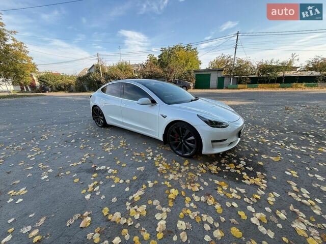 Белый Тесла Модель 3, объемом двигателя 0 л и пробегом 146 тыс. км за 18700 $, фото 17 на Automoto.ua