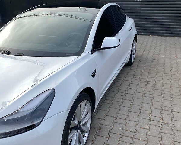 Белый Тесла Модель 3, объемом двигателя 0 л и пробегом 86 тыс. км за 21500 $, фото 1 на Automoto.ua