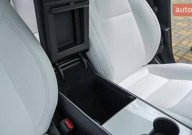 Тесла Модель 3 2020 в Киеве на Automoto.ua Белый Тесла Модель 3, объемом двигателя 0 л и пробегом 55 тыс. км за 14800 $, фото 9 на Automoto.ua