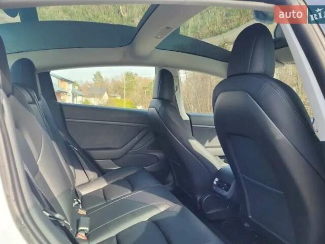 Білий Тесла Модель 3, об'ємом двигуна 0 л та пробігом 47 тис. км за 26200 $, фото 15 на Automoto.ua