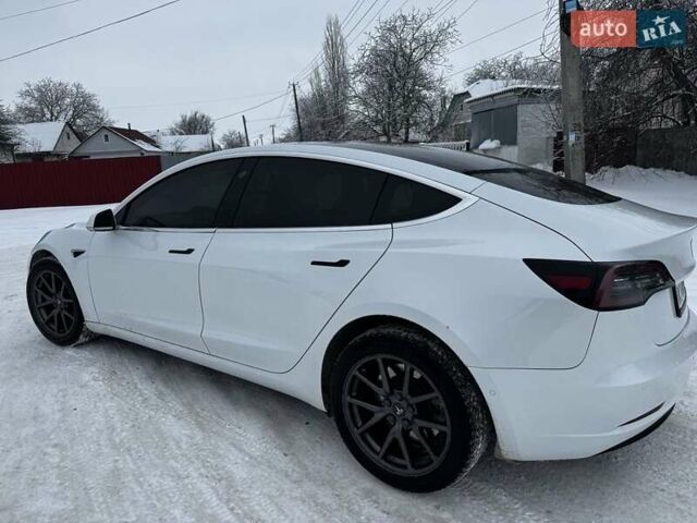 Белый Тесла Модель 3, объемом двигателя 0 л и пробегом 77 тыс. км за 18500 $, фото 5 на Automoto.ua