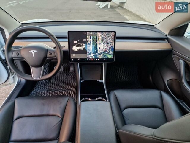 Белый Тесла Модель 3, объемом двигателя 0 л и пробегом 42 тыс. км за 17900 $, фото 19 на Automoto.ua
