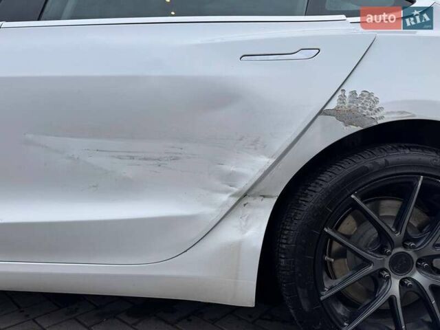 Белый Тесла Модель 3, объемом двигателя 0 л и пробегом 155 тыс. км за 12200 $, фото 10 на Automoto.ua