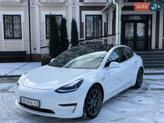 Белый Тесла Модель 3, объемом двигателя 0 л и пробегом 63 тыс. км за 19500 $, фото 2 на Automoto.ua