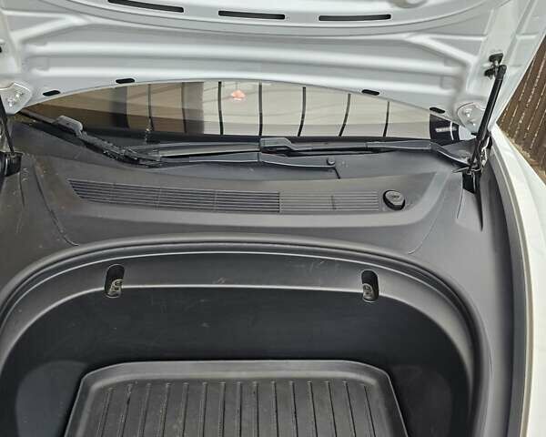 Белый Тесла Модель 3, объемом двигателя 0 л и пробегом 91 тыс. км за 17499 $, фото 14 на Automoto.ua