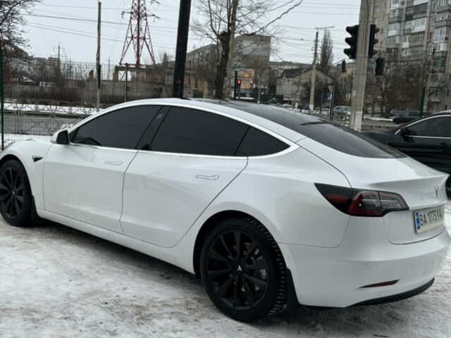 Белый Тесла Модель 3, объемом двигателя 0 л и пробегом 88 тыс. км за 17500 $, фото 3 на Automoto.ua