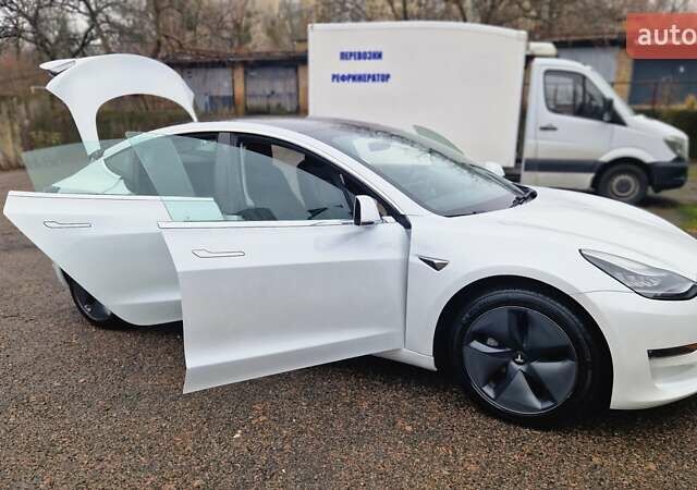 Белый Тесла Модель 3, объемом двигателя 0 л и пробегом 142 тыс. км за 17300 $, фото 7 на Automoto.ua