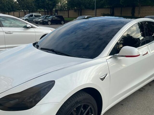 Білий Тесла Модель 3, об'ємом двигуна 0 л та пробігом 59 тис. км за 17500 $, фото 21 на Automoto.ua