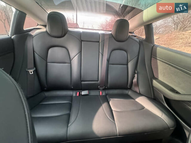 Белый Тесла Модель 3, объемом двигателя 0 л и пробегом 70 тыс. км за 15500 $, фото 31 на Automoto.ua