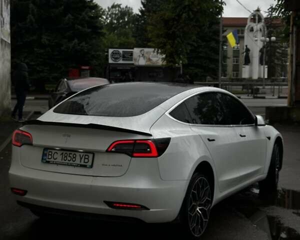 Белый Тесла Модель 3, объемом двигателя 0 л и пробегом 135 тыс. км за 18500 $, фото 2 на Automoto.ua