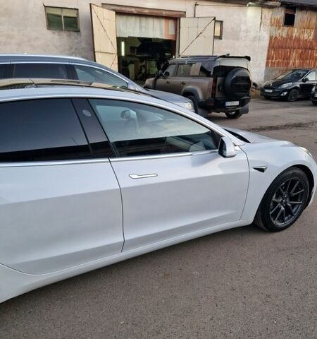 Белый Тесла Модель 3, объемом двигателя 0 л и пробегом 85 тыс. км за 15000 $, фото 8 на Automoto.ua