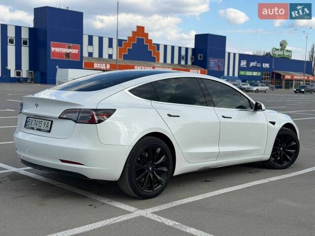 Білий Тесла Модель 3, об'ємом двигуна 0 л та пробігом 393 тис. км за 12200 $, фото 7 на Automoto.ua