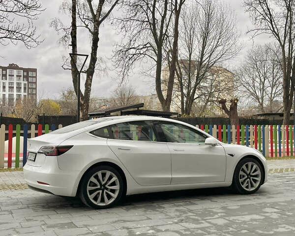 Білий Тесла Модель 3, об'ємом двигуна 0 л та пробігом 87 тис. км за 16999 $, фото 8 на Automoto.ua