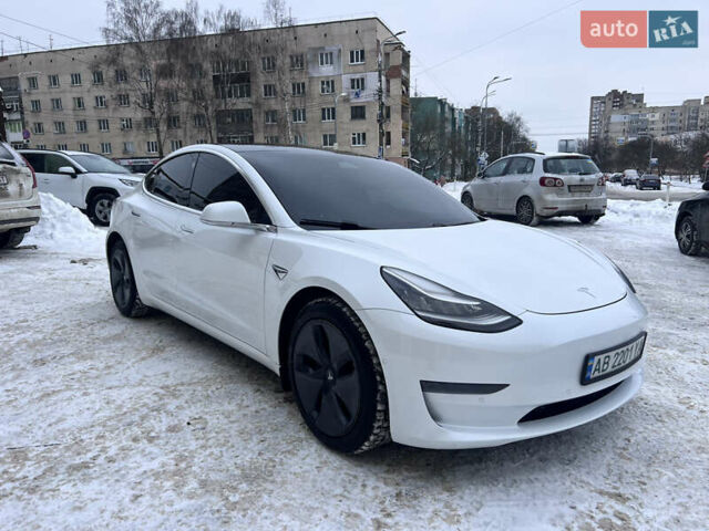Белый Тесла Модель 3, объемом двигателя 0 л и пробегом 101 тыс. км за 14800 $, фото 3 на Automoto.ua