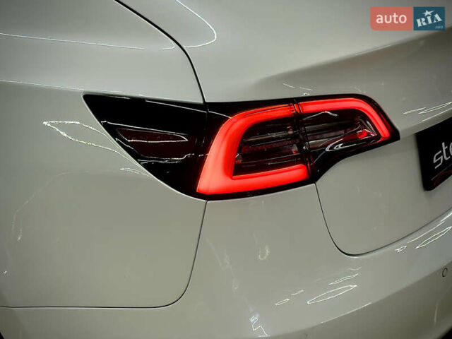 Белый Тесла Модель 3, объемом двигателя 0 л и пробегом 83 тыс. км за 15999 $, фото 19 на Automoto.ua