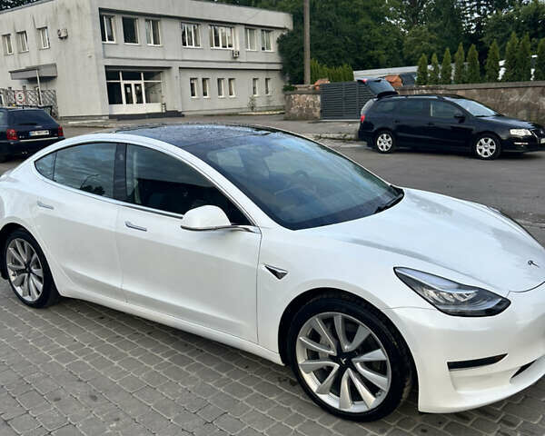 Белый Тесла Модель 3, объемом двигателя 0 л и пробегом 80 тыс. км за 20000 $, фото 9 на Automoto.ua