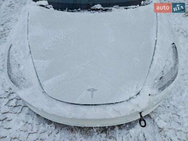 Белый Тесла Модель 3, объемом двигателя 0 л и пробегом 72 тыс. км за 5200 $, фото 10 на Automoto.ua