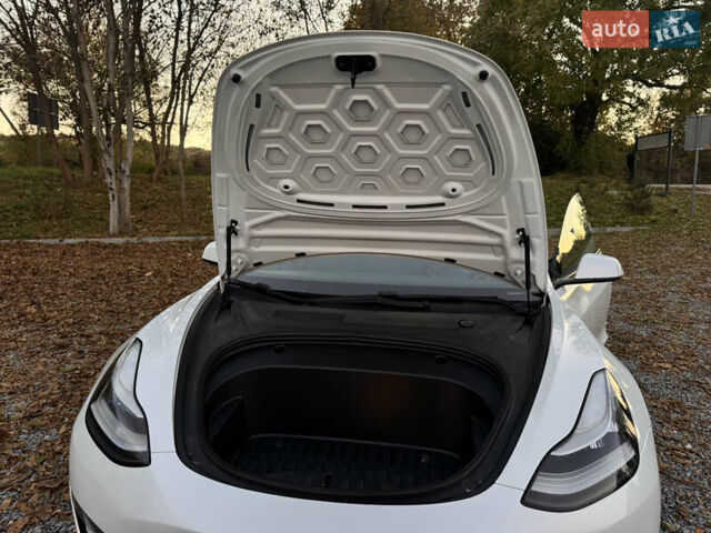 Тесла Модель 3 2020 в Львове на Automoto.ua Белый Тесла Модель 3, объемом двигателя 0 л и пробегом 125 тыс. км за 20800 $, фото 5 на Automoto.ua