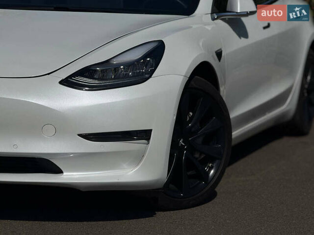 Білий Тесла Модель 3, об'ємом двигуна 0 л та пробігом 96 тис. км за 18800 $, фото 4 на Automoto.ua