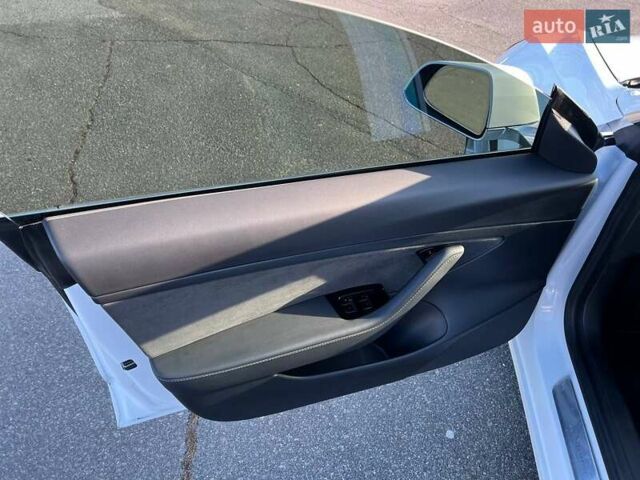Белый Тесла Модель 3, объемом двигателя 0 л и пробегом 24 тыс. км за 19000 $, фото 8 на Automoto.ua
