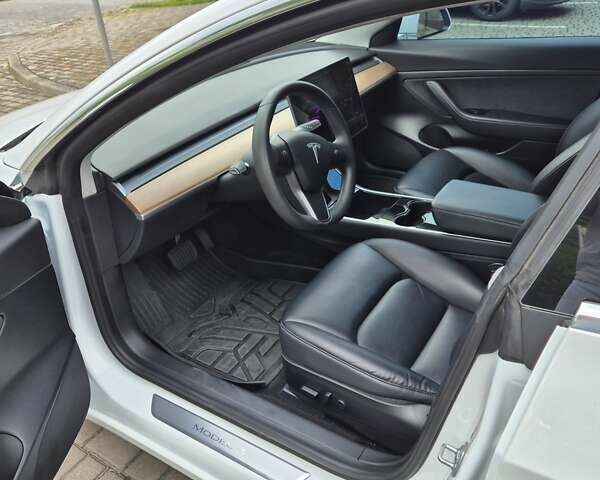 Білий Тесла Модель 3, об'ємом двигуна 0 л та пробігом 81 тис. км за 14550 $, фото 39 на Automoto.ua