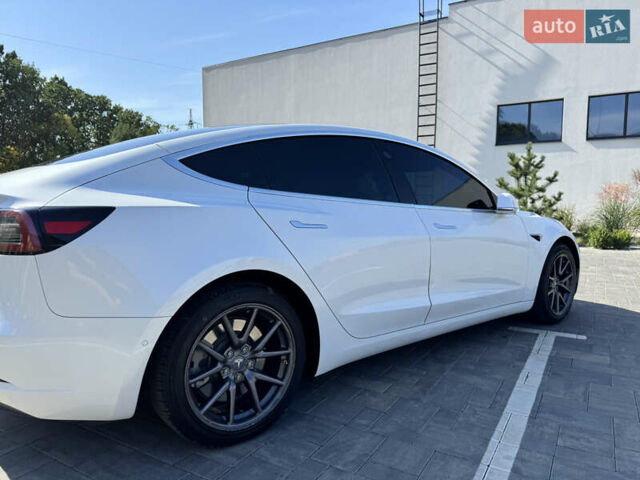 Білий Тесла Модель 3, об'ємом двигуна 0 л та пробігом 107 тис. км за 14900 $, фото 10 на Automoto.ua