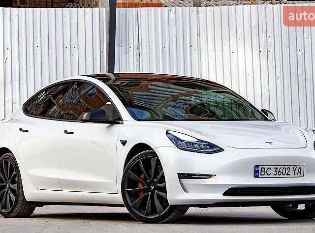 Білий Тесла Модель 3, об'ємом двигуна 0 л та пробігом 68 тис. км за 14500 $, фото 2 на Automoto.ua