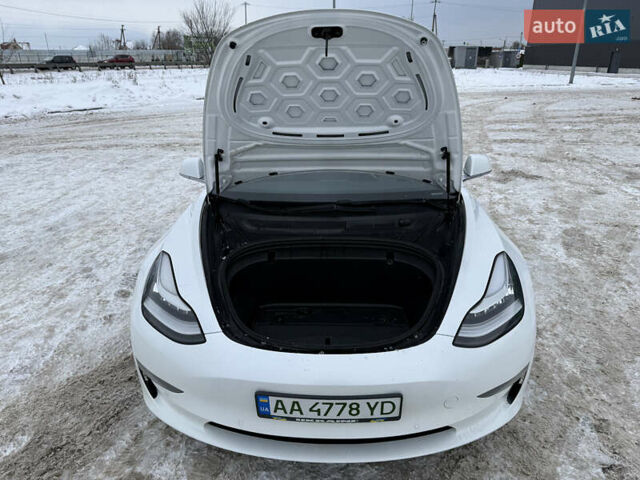 Белый Тесла Модель 3, объемом двигателя 0 л и пробегом 227 тыс. км за 14000 $, фото 3 на Automoto.ua