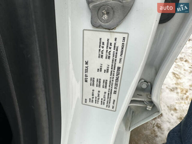 Білий Тесла Модель 3, об'ємом двигуна 0 л та пробігом 48 тис. км за 21000 $, фото 11 на Automoto.ua