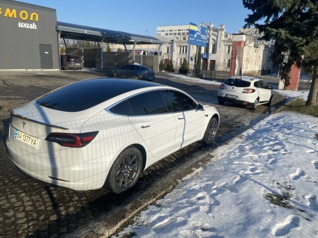 Белый Тесла Модель 3, объемом двигателя 0 л и пробегом 138 тыс. км за 15900 $, фото 6 на Automoto.ua