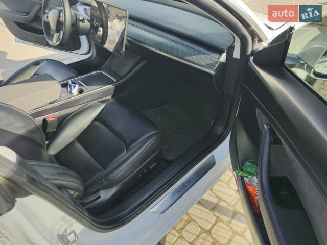 Белый Тесла Модель 3, объемом двигателя 0 л и пробегом 135 тыс. км за 18500 $, фото 11 на Automoto.ua