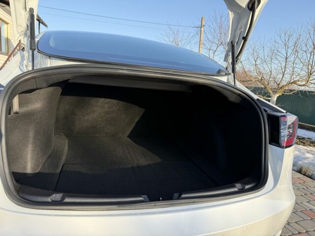 Білий Тесла Модель 3, об'ємом двигуна 0 л та пробігом 102 тис. км за 18500 $, фото 12 на Automoto.ua