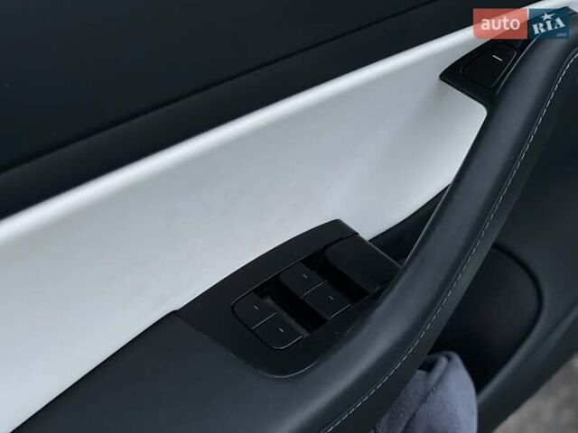 Тесла Модель 3 2020 у Стрые на Automoto.ua Білий Тесла Модель 3, об'ємом двигуна 0 л та пробігом 101 тис. км за 15990 $, фото 17 на Automoto.ua