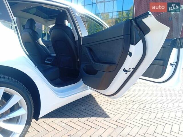 Тесла Модель 3 2020 в Луцке на Automoto.ua Белый Тесла Модель 3, объемом двигателя 0 л и пробегом 70 тыс. км за 17999 $, фото 17 на Automoto.ua