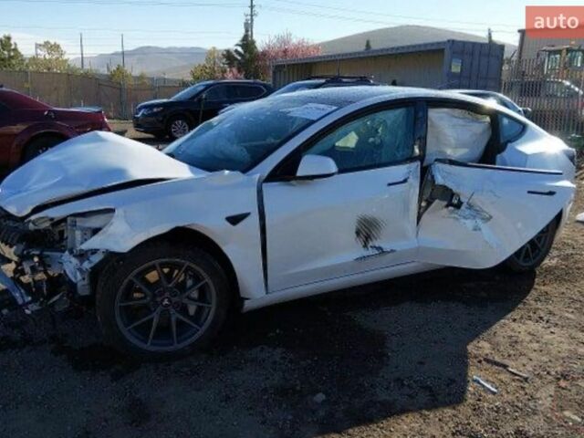 Білий Тесла Модель 3, об'ємом двигуна 0 л та пробігом 81 тис. км за 9900 $, фото 3 на Automoto.ua
