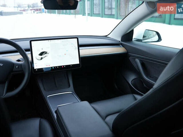 Білий Тесла Модель 3, об'ємом двигуна 0 л та пробігом 90 тис. км за 16999 $, фото 15 на Automoto.ua